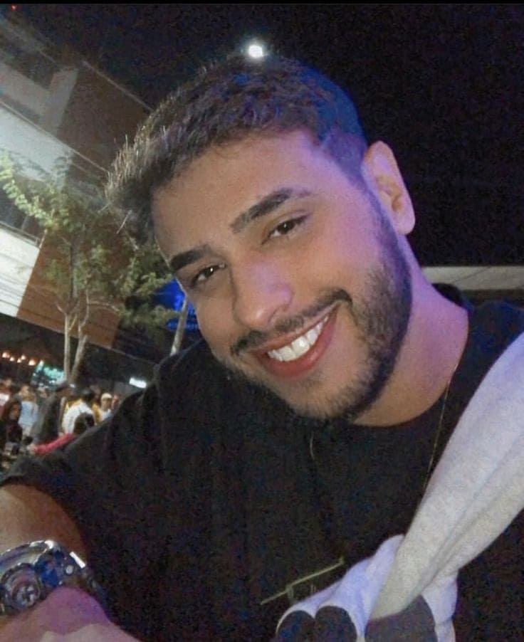 <em>Anthony Villa M.</em>